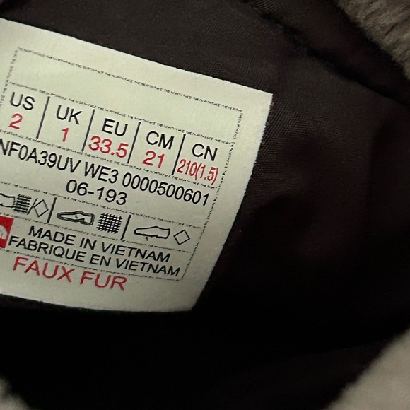 THE NORTH FACE youth size 2 AMORE ll winter puffer boots - Picture 9 of 10